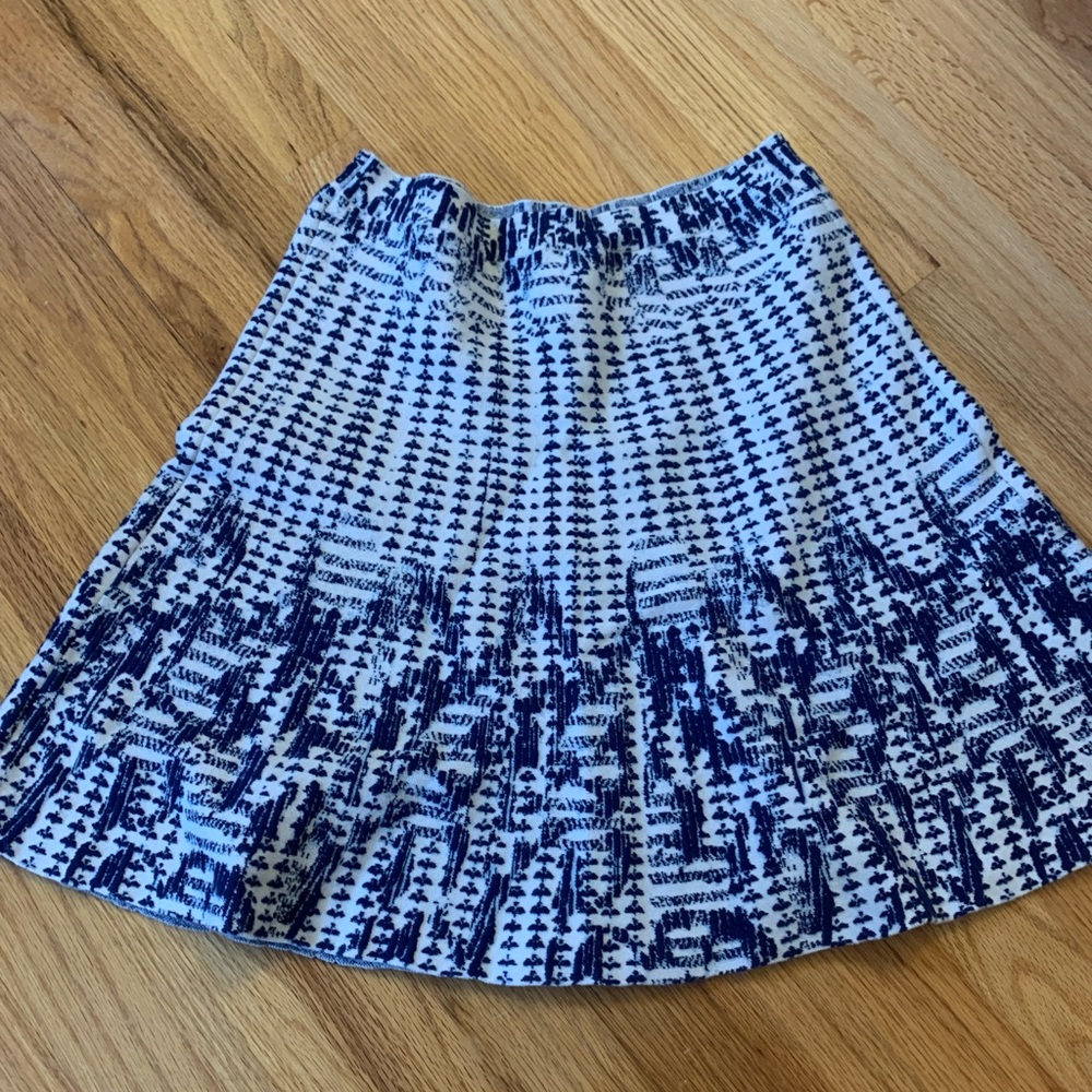 BCBG Blue and White pattern skirt